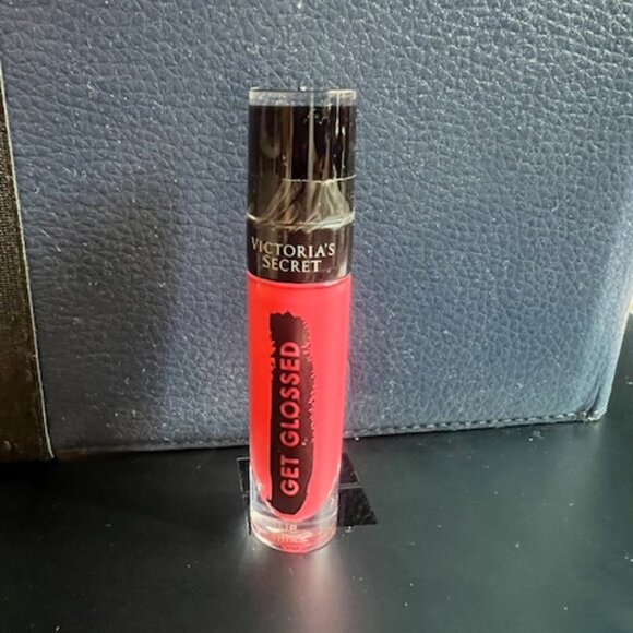 💄2 for $12  Victoria Secret Ladies Get Glossed Lip Shine 0.17 oz Totally Hot Ma - Picture 4 of 7